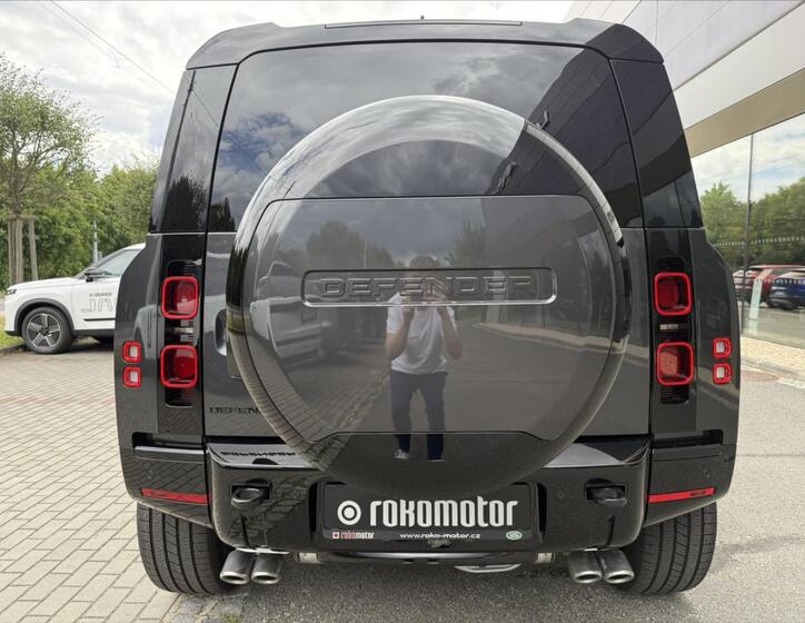 Land Rover Defender 9