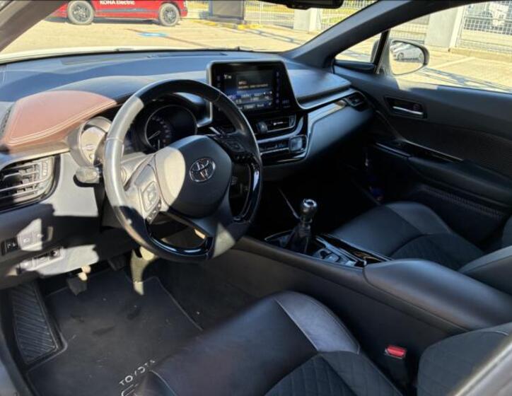 Toyota C-HR 9