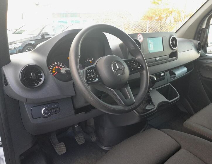 Mercedes-Benz Sprinter 9
