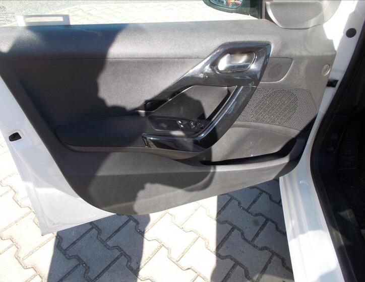 Peugeot 208 28