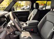 Land Rover Defender 7