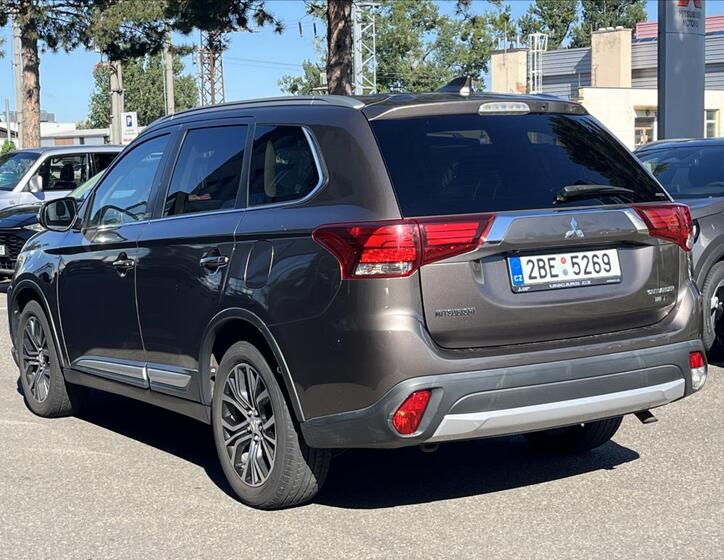 Mitsubishi Outlander 7