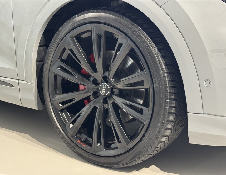 Audi Q8 6