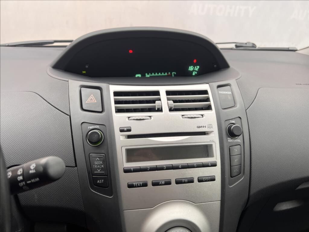 Toyota Yaris 15