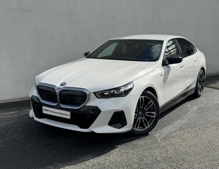 BMW i5 1