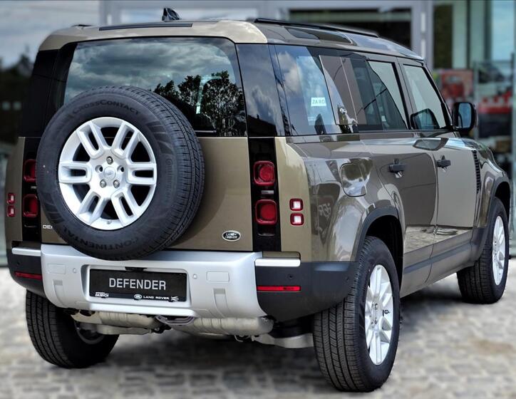 Land Rover Defender 4