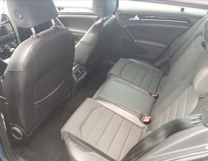 Volkswagen Golf 10