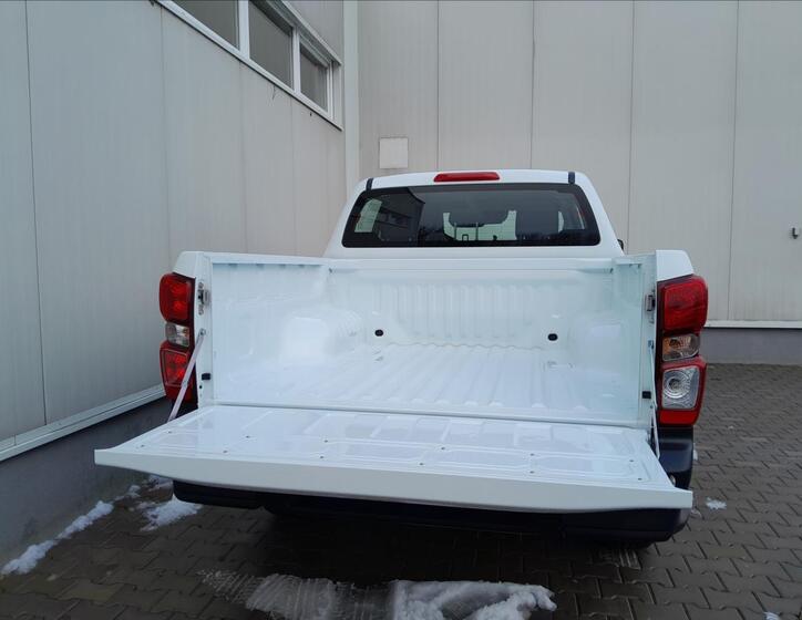 Isuzu D-Max 6