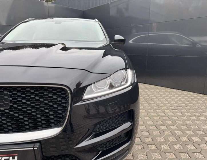 Jaguar F-Pace 23