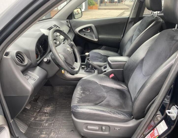 Toyota RAV4 10