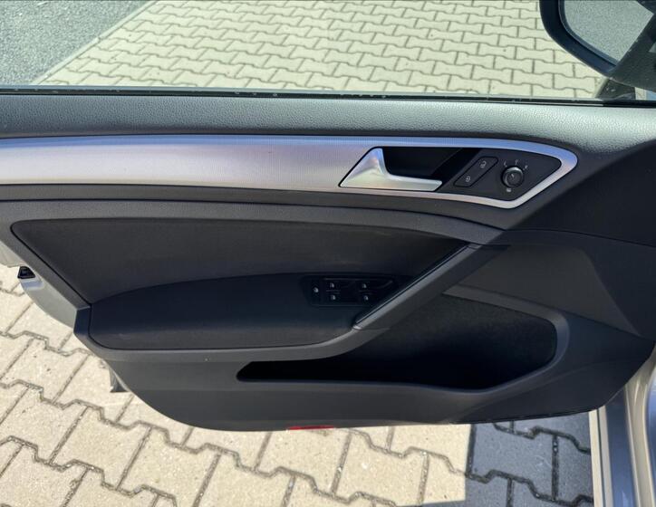 Volkswagen Golf 16