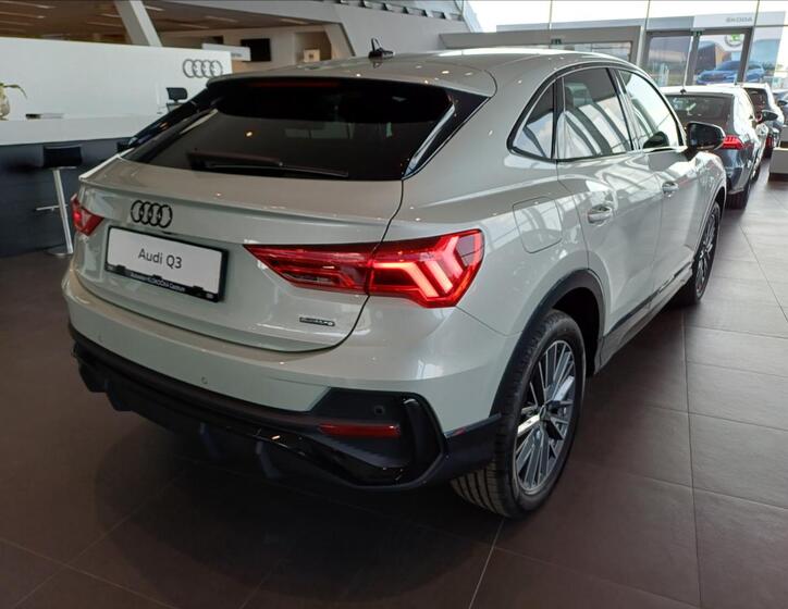 Audi Q3 5