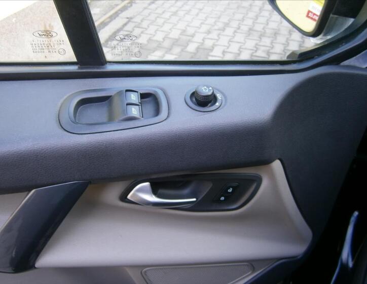 Ford Tourneo Custom 19
