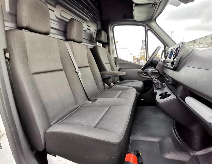 Mercedes-Benz Sprinter 8