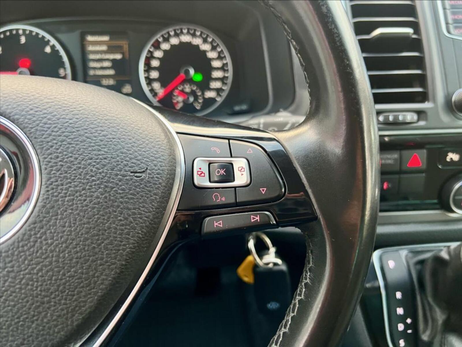 Volkswagen Multivan 26