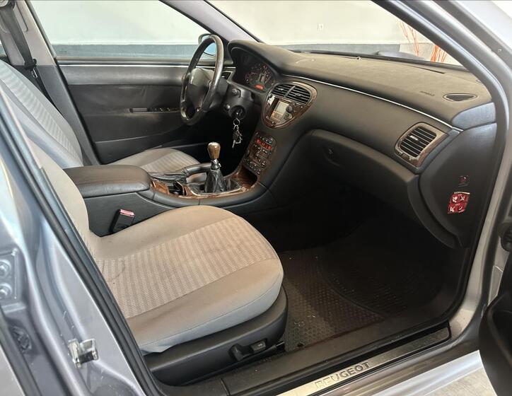 Peugeot 607 11