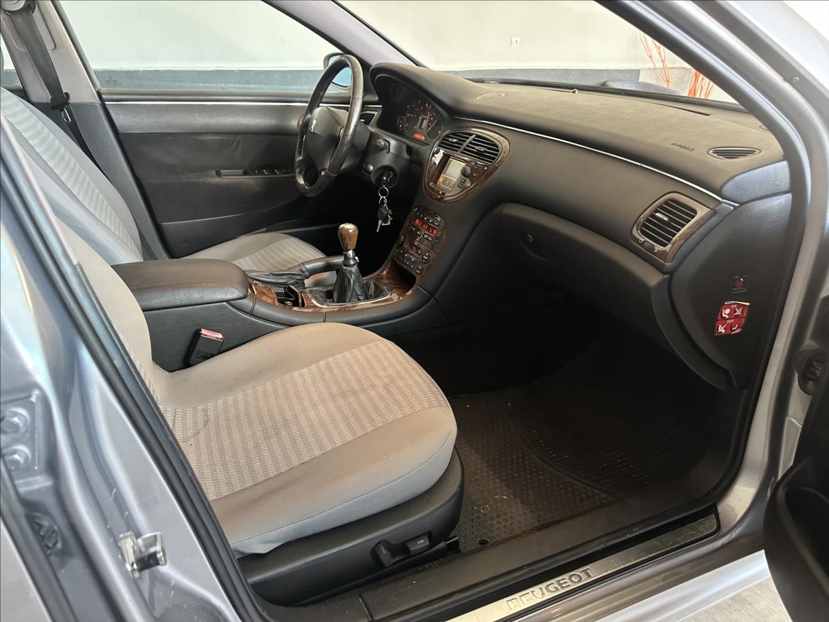 Peugeot 607