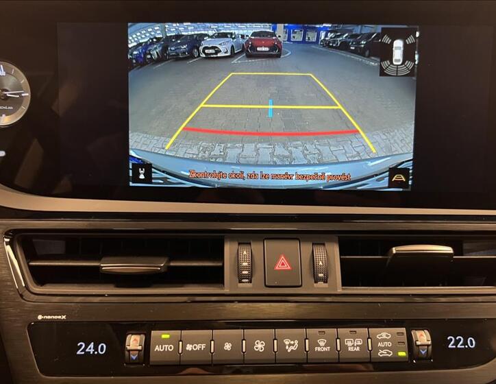 Lexus ES 300h 17
