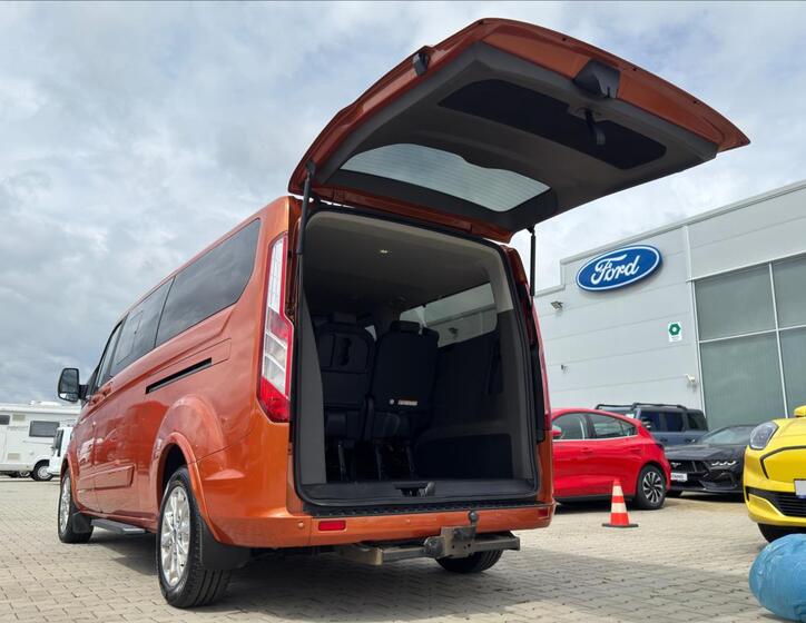 Ford Tourneo Custom 11