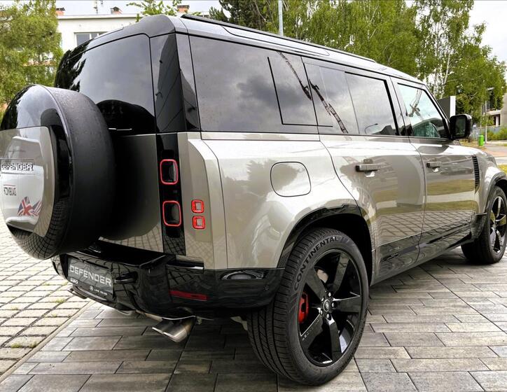 Land Rover Defender 9