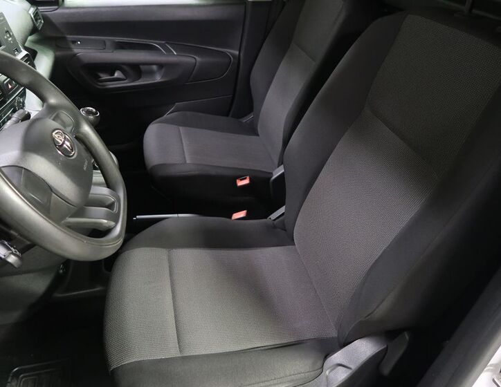 Toyota ProAce 9
