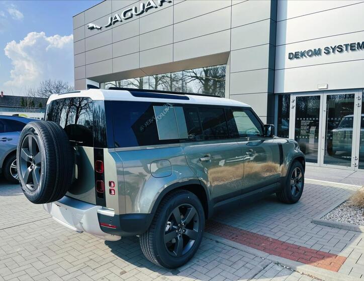 Land Rover Defender 5