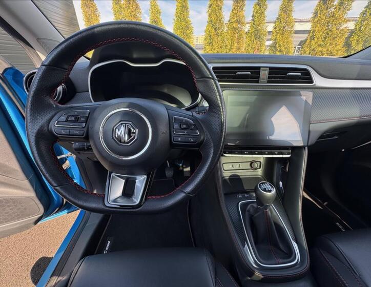 MG ZS 15