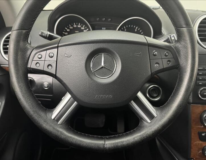 Mercedes-Benz GL 9