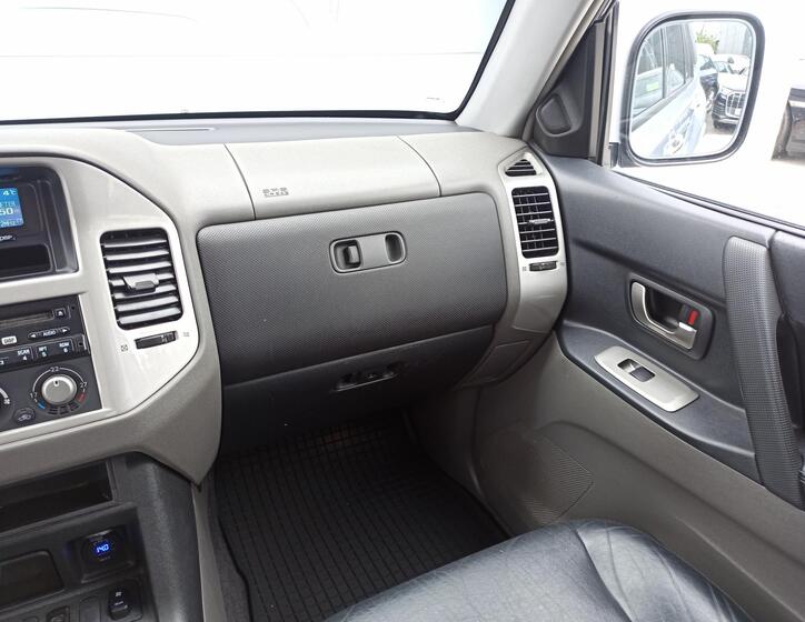 Mitsubishi Pajero 21