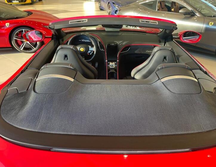 Ferrari Roma 8