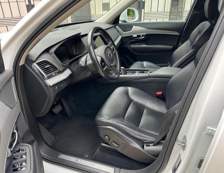 Volvo XC90 11