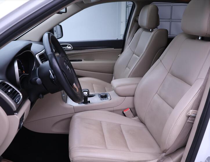 Jeep Grand Cherokee 12