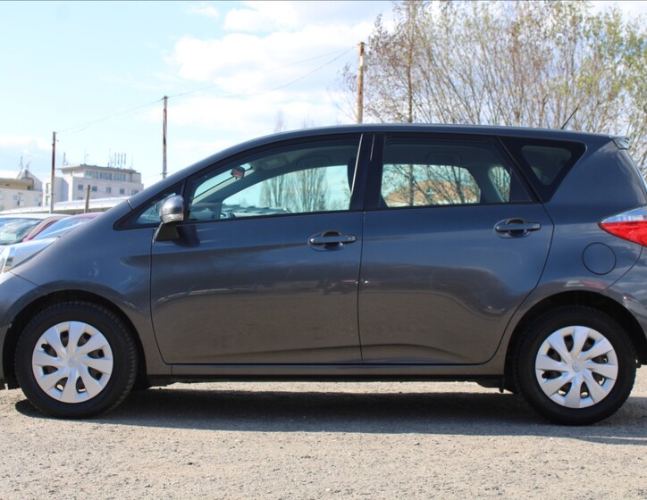 Toyota Verso 8