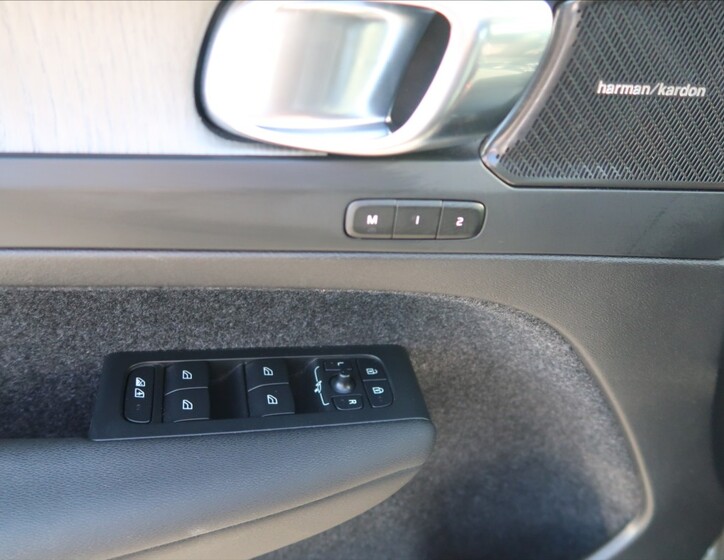 Volvo XC40 16