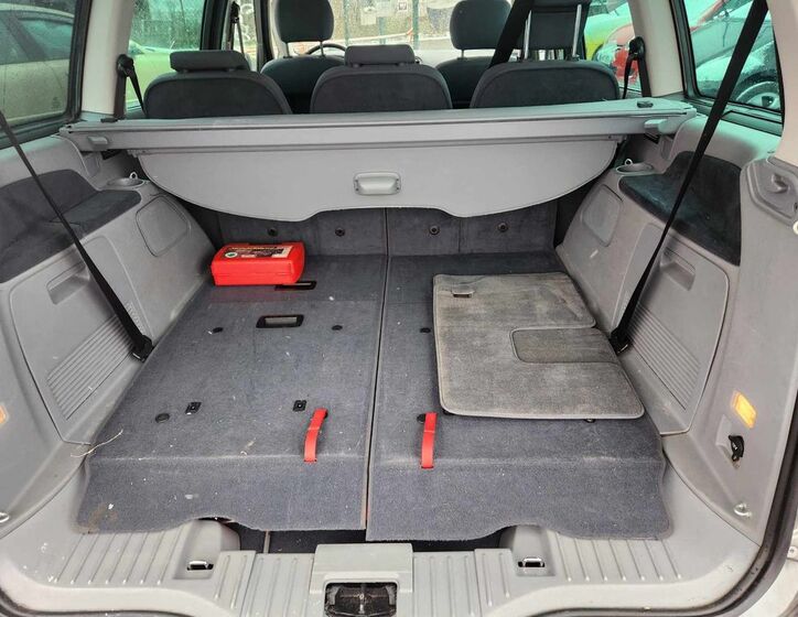 Ford Galaxy 12