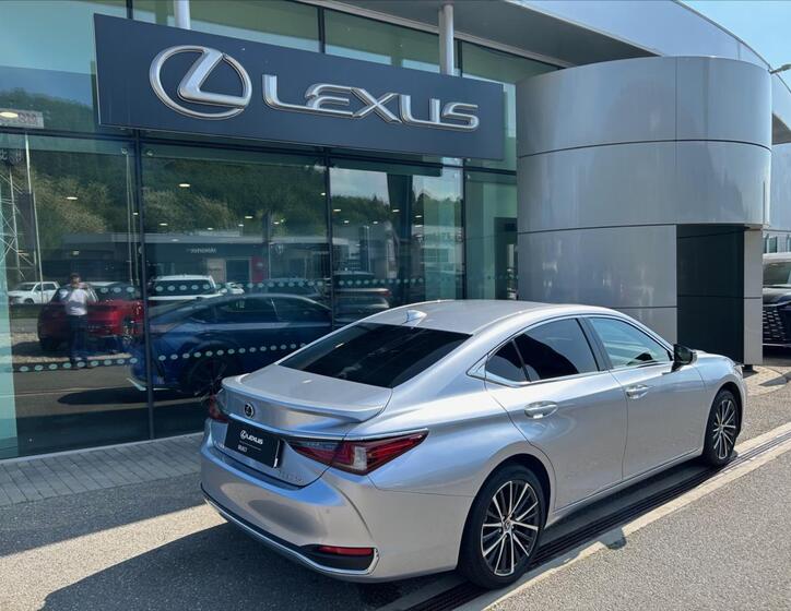Lexus ES 300h 7