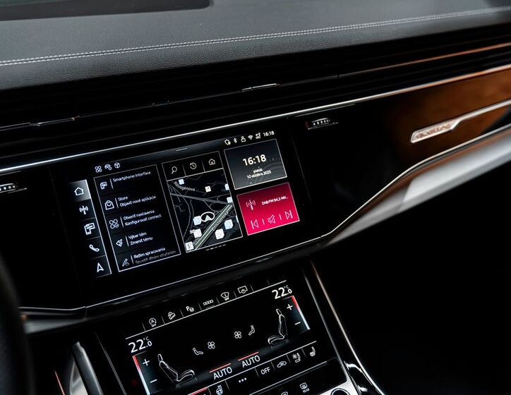 Audi Q7 6