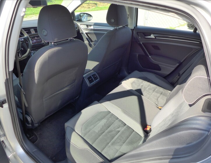 Volkswagen Golf 26