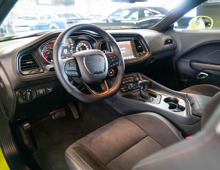 Dodge Challenger 12