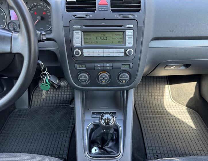 Volkswagen Golf 16