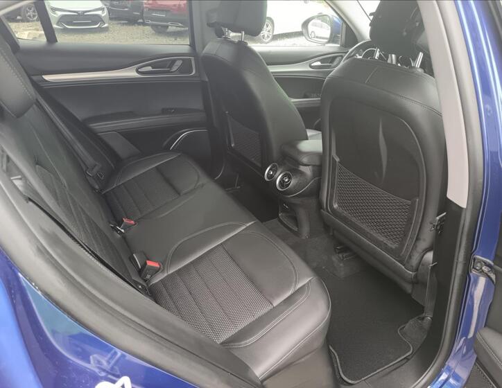 Alfa Romeo Stelvio 31