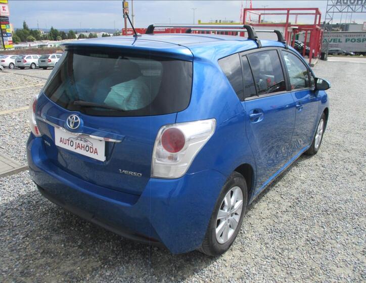 Toyota Verso 8