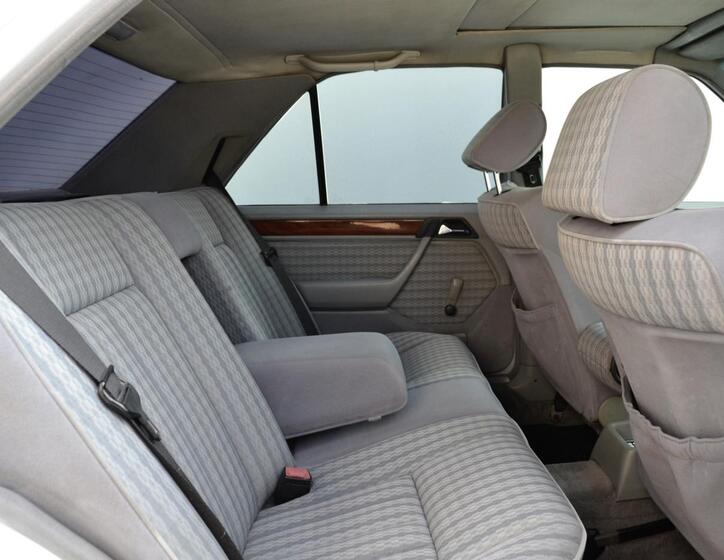Mercedes-Benz 124 28