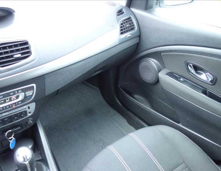 Renault Fluence 32