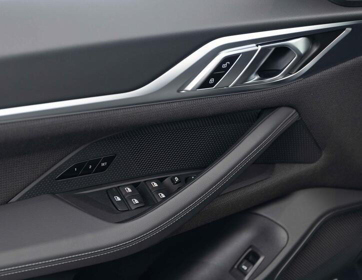 BMW i4 17