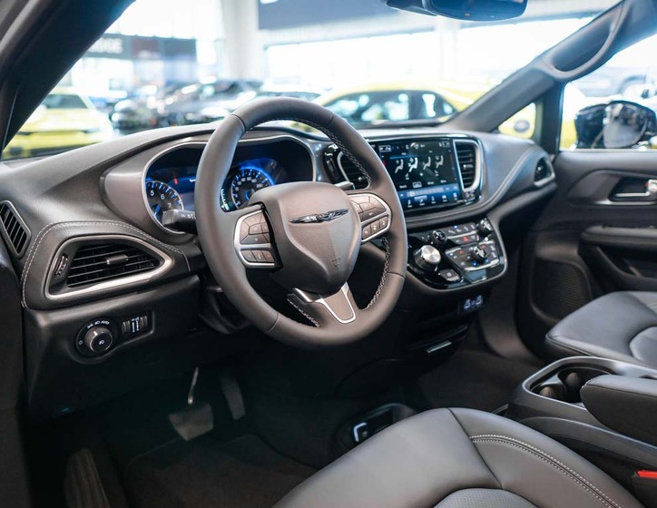 Chrysler Pacifica 12