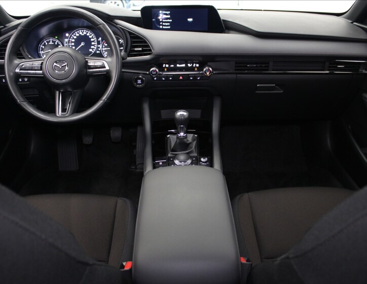 Mazda 3 8