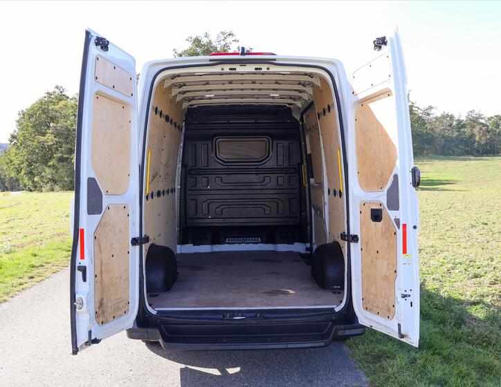 Volkswagen Crafter 9