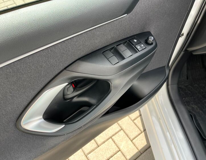 Toyota Yaris 12