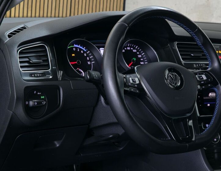 Volkswagen Golf 15